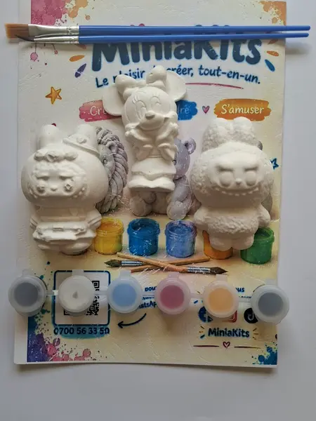 Kit MiniaKits modèle 01 : figurines en plâtre à peindre, peintures et pinceaux