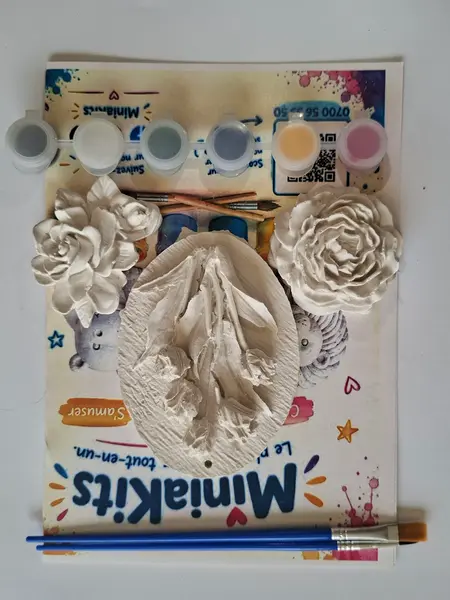 Kit MiniaKits modèle 03 : figurines en plâtre à peindre, peintures et pinceaux