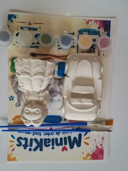 Kit MiniaKits modèle 05 : figurines en plâtre à peindre, peintures et pinceaux