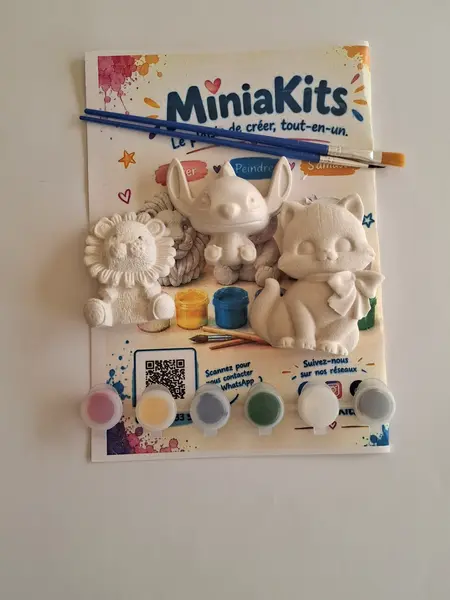 Kit MiniaKits modèle 06 : figurines en plâtre à peindre, peintures et pinceaux
