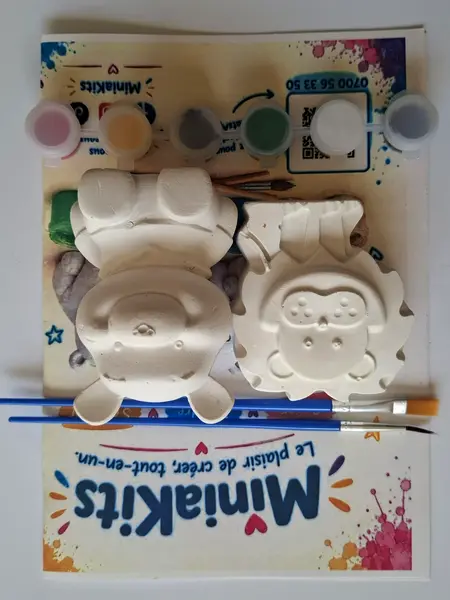 Kit MiniaKits modèle 07 : figurines en plâtre à peindre, peintures et pinceaux