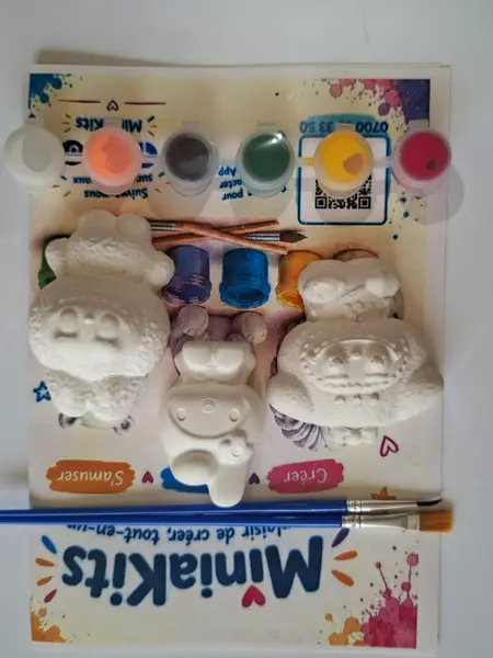 Kit MiniaKits modèle 09 : figurines en plâtre à peindre, peintures et pinceaux