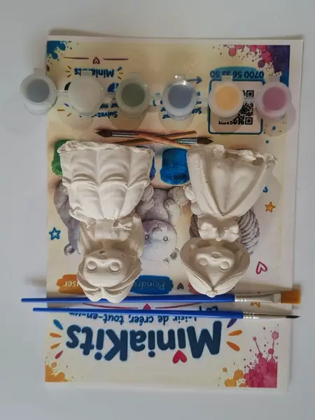 Kit MiniaKits modèle 11 : figurines en plâtre à peindre, peintures et pinceaux
