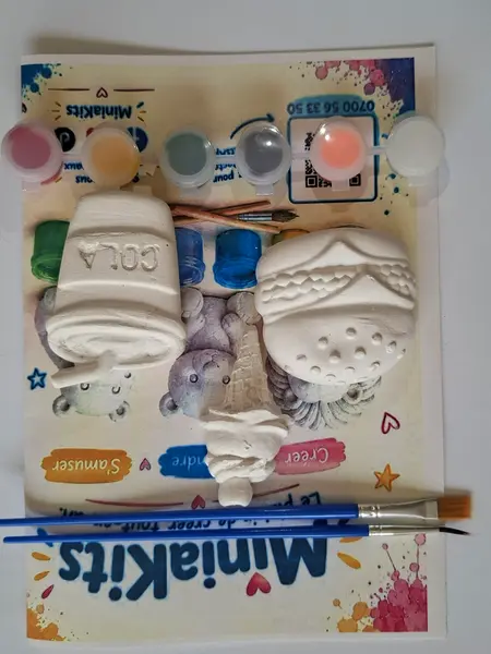 Kit MiniaKits modèle 13 : figurines en plâtre à peindre, peintures et pinceaux
