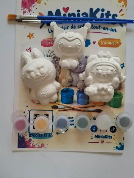 Kit MiniaKits modèle 14 : figurines en plâtre à peindre, peintures et pinceaux