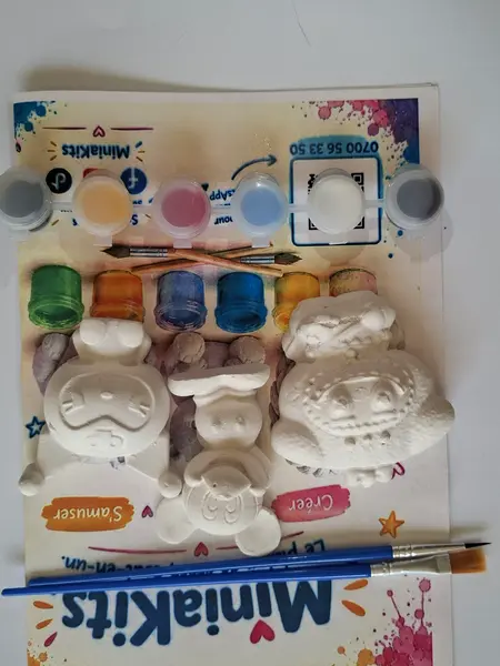 Kit MiniaKits modèle 17 : figurines en plâtre à peindre, peintures et pinceaux