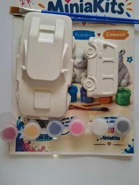 Kit MiniaKits modèle 18 : figurines en plâtre à peindre, peintures et pinceaux