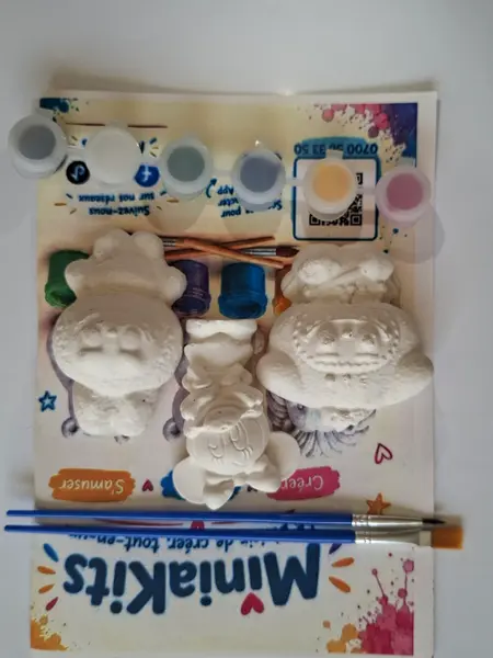 Kit MiniaKits modèle 19 : figurines en plâtre à peindre, peintures et pinceaux