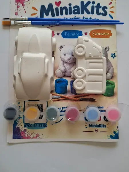 Kit MiniaKits modèle 20 : figurines en plâtre à peindre, peintures et pinceaux